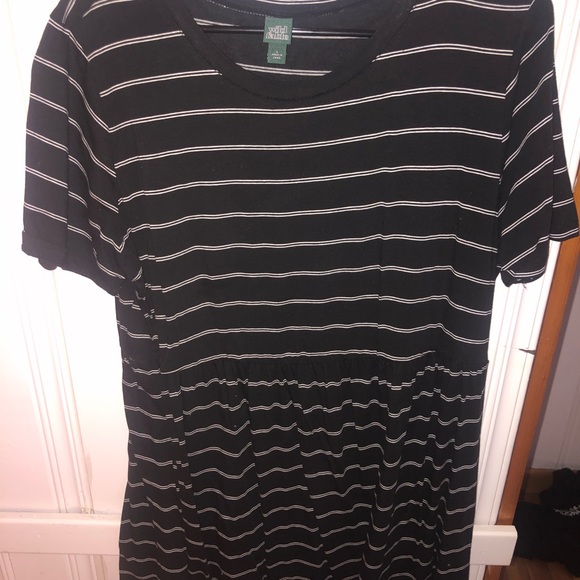 Simple black and white stripped tee shirt dress! - Picture 1 of 3